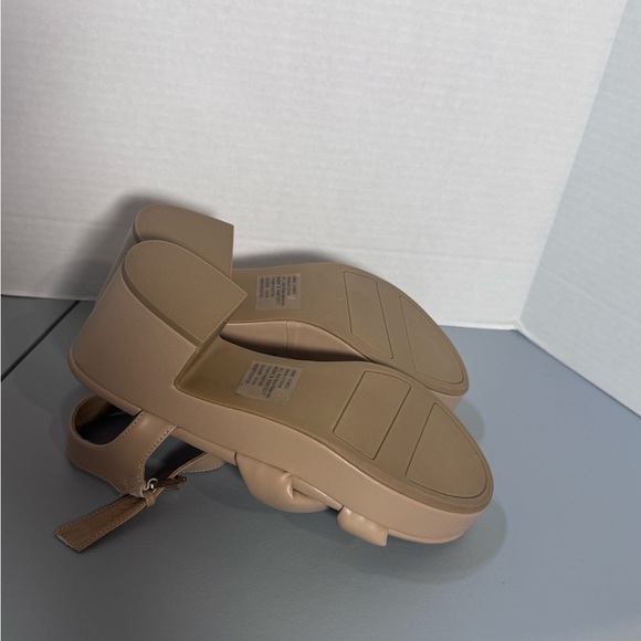 SO Tan Platform Sandals with Crisscross Straps - Picture 4 of 4